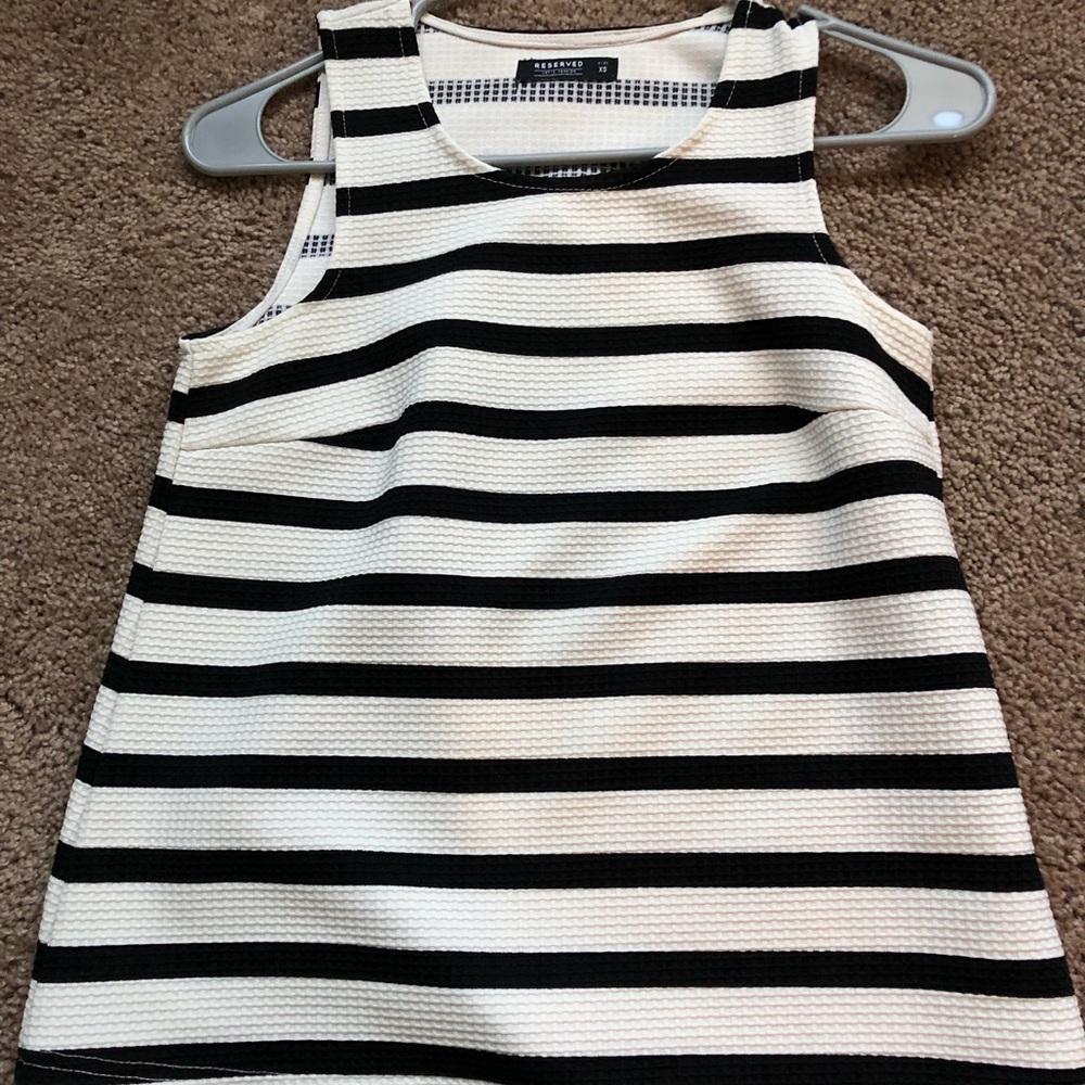 Stripped shirt no sleeve